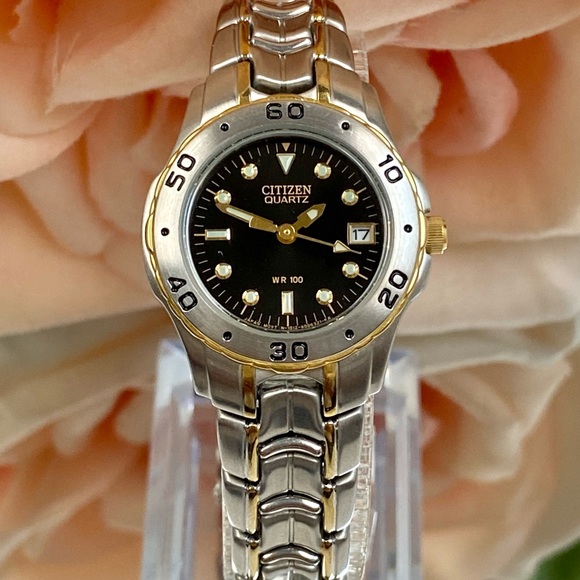 Vintage Citizen Two-Tone Stainless Steel Diver Style Ladies Watch - Picture 1 of 14